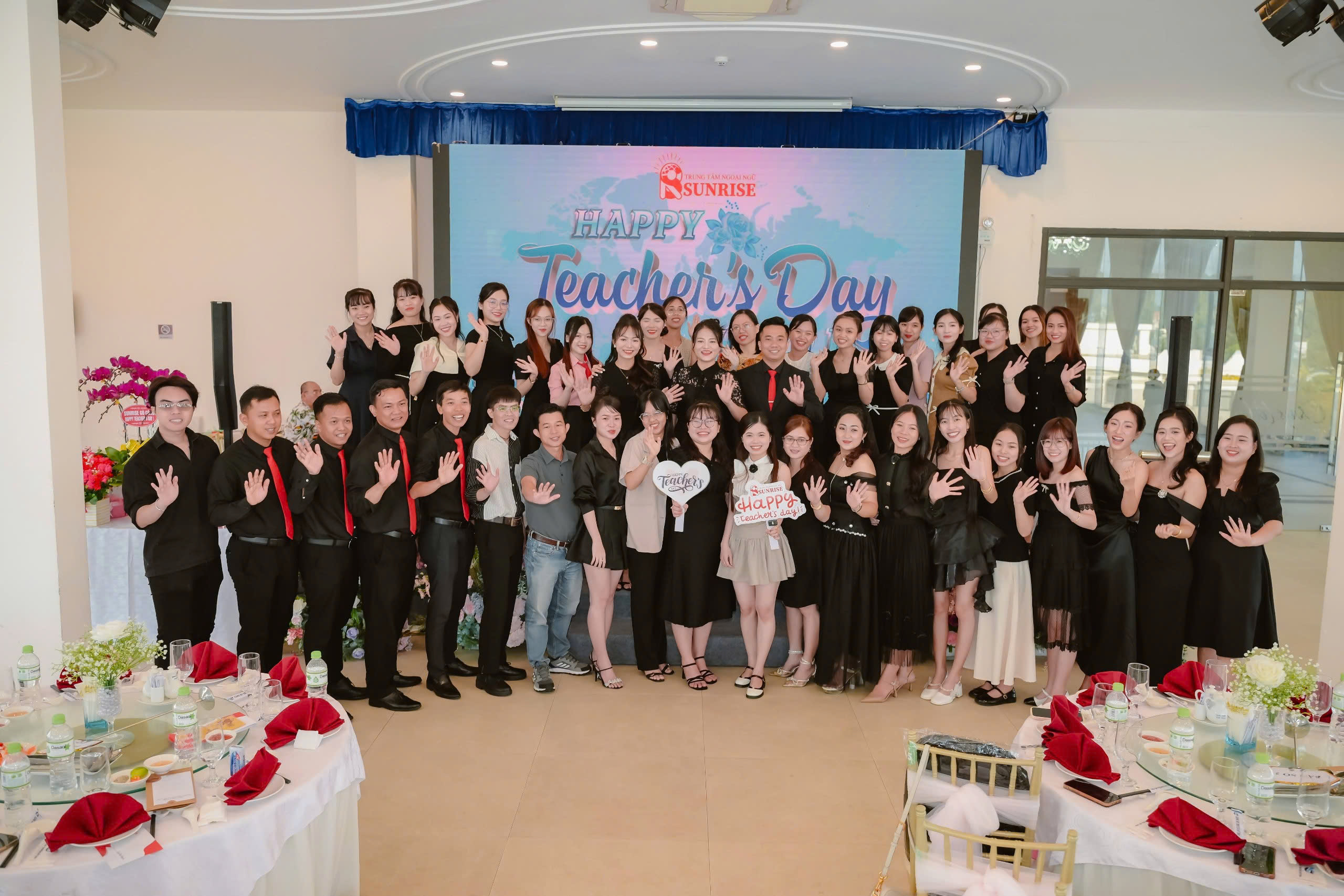 KỶ NIỆM 20/11 – NHÌN LẠI HÀNH TRÌNH ĐẦY CẢM XÚC CÙNG ĐẠI GIA ĐÌNH SUNRISE